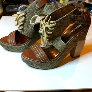 Michael Antonio Chunky Heel Tan Tweed Sz 9